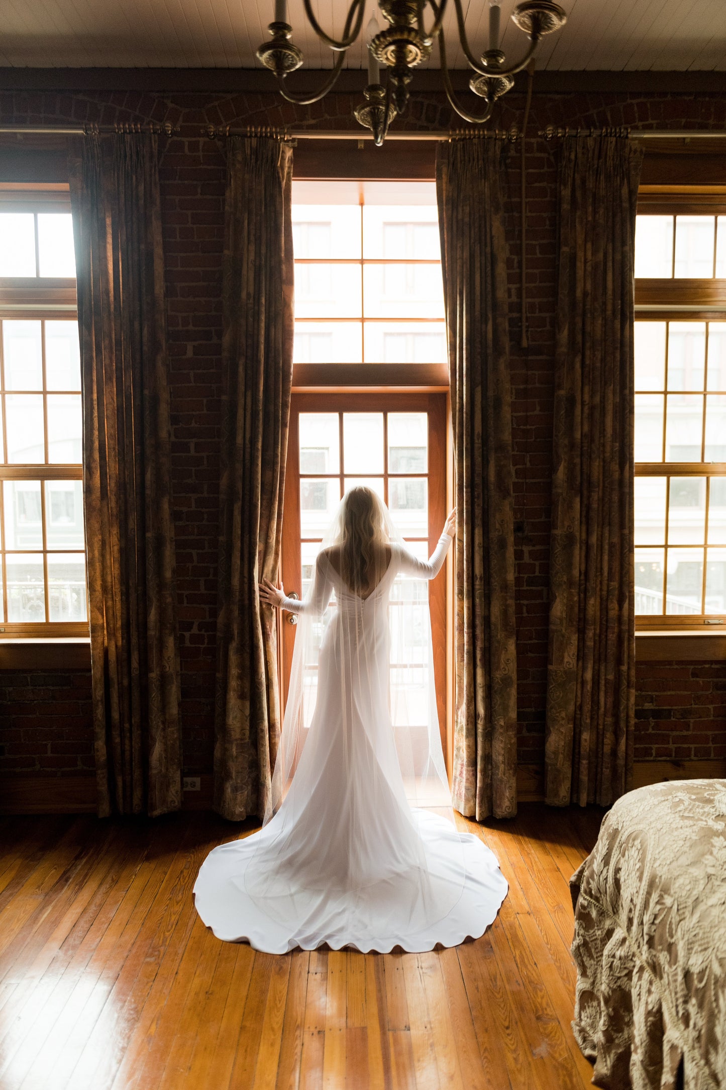 Crepe Wedding Gown – Elegant and Timeless