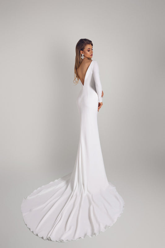 Crepe Wedding Gown – Elegant and Timeless