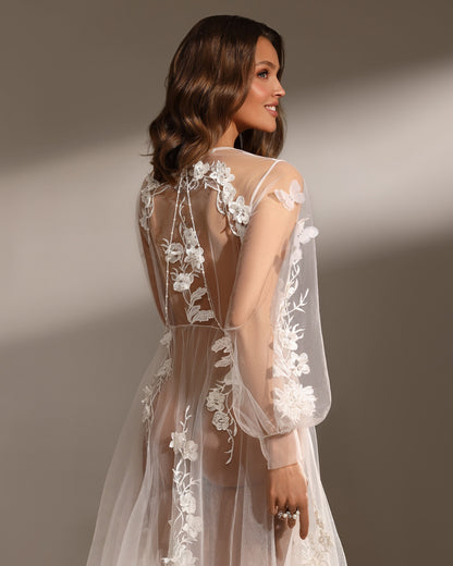 Light Tulle Robe with Butterflies – Fantasy-Inspired Bridal Look