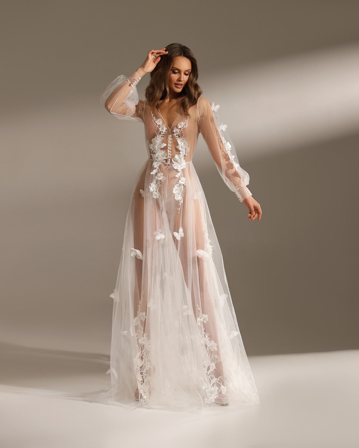 Light Tulle Robe with Butterflies – Fantasy-Inspired Bridal Look