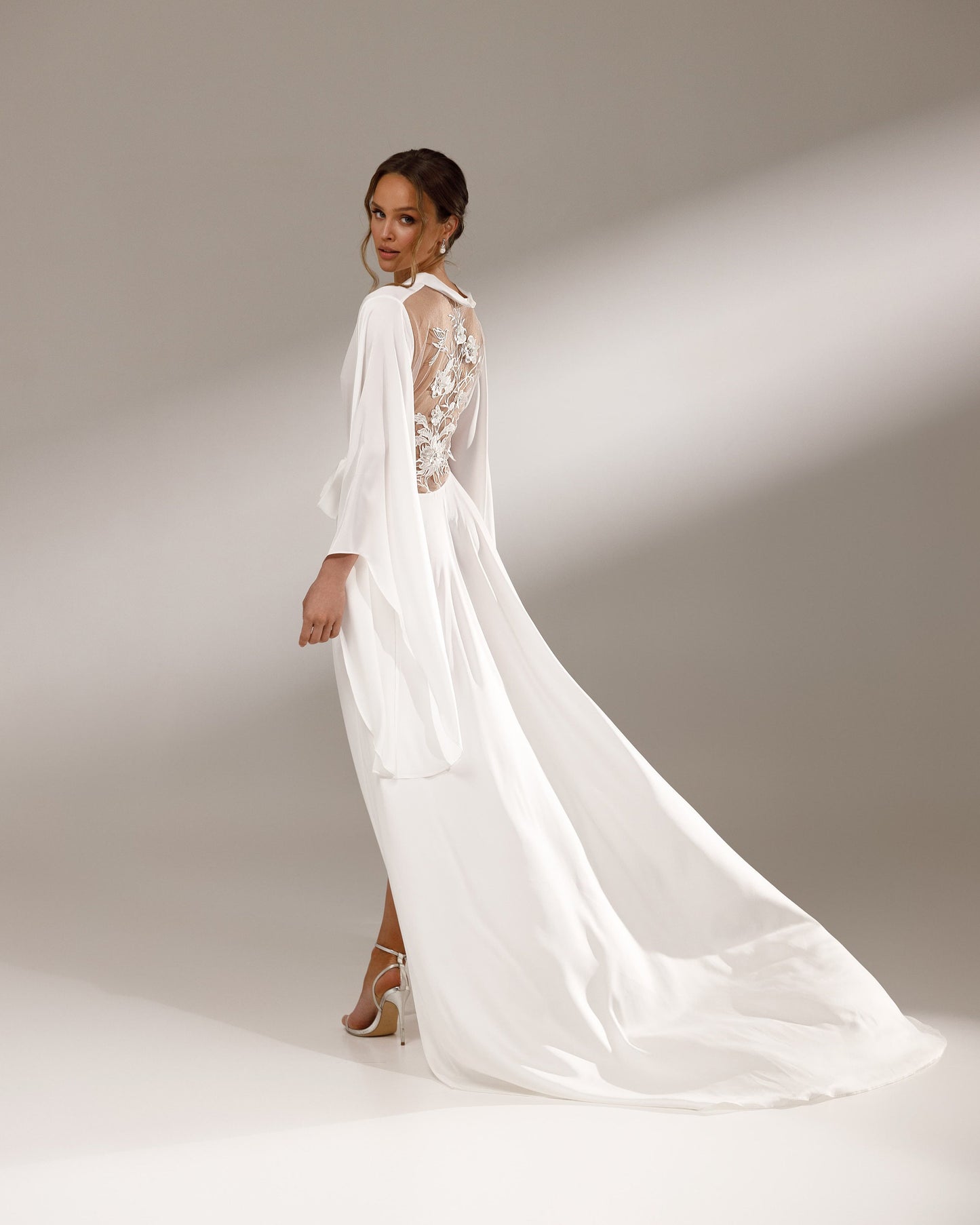 Elegant Kimono-Style Bridal Robe – Perfect for a Chic Wedding Morning