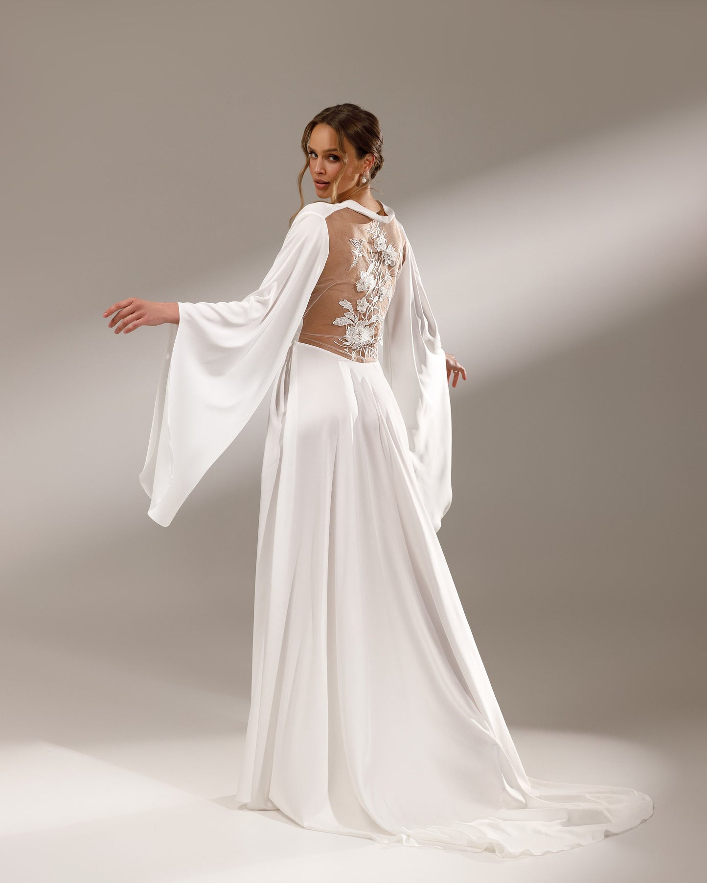 Elegant Kimono-Style Bridal Robe – Perfect for a Chic Wedding Morning