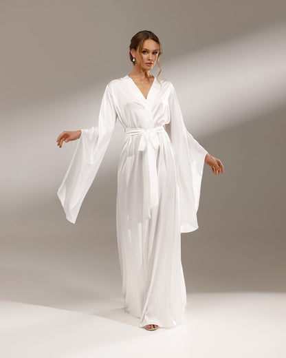 Elegant Kimono-Style Bridal Robe – Perfect for a Chic Wedding Morning